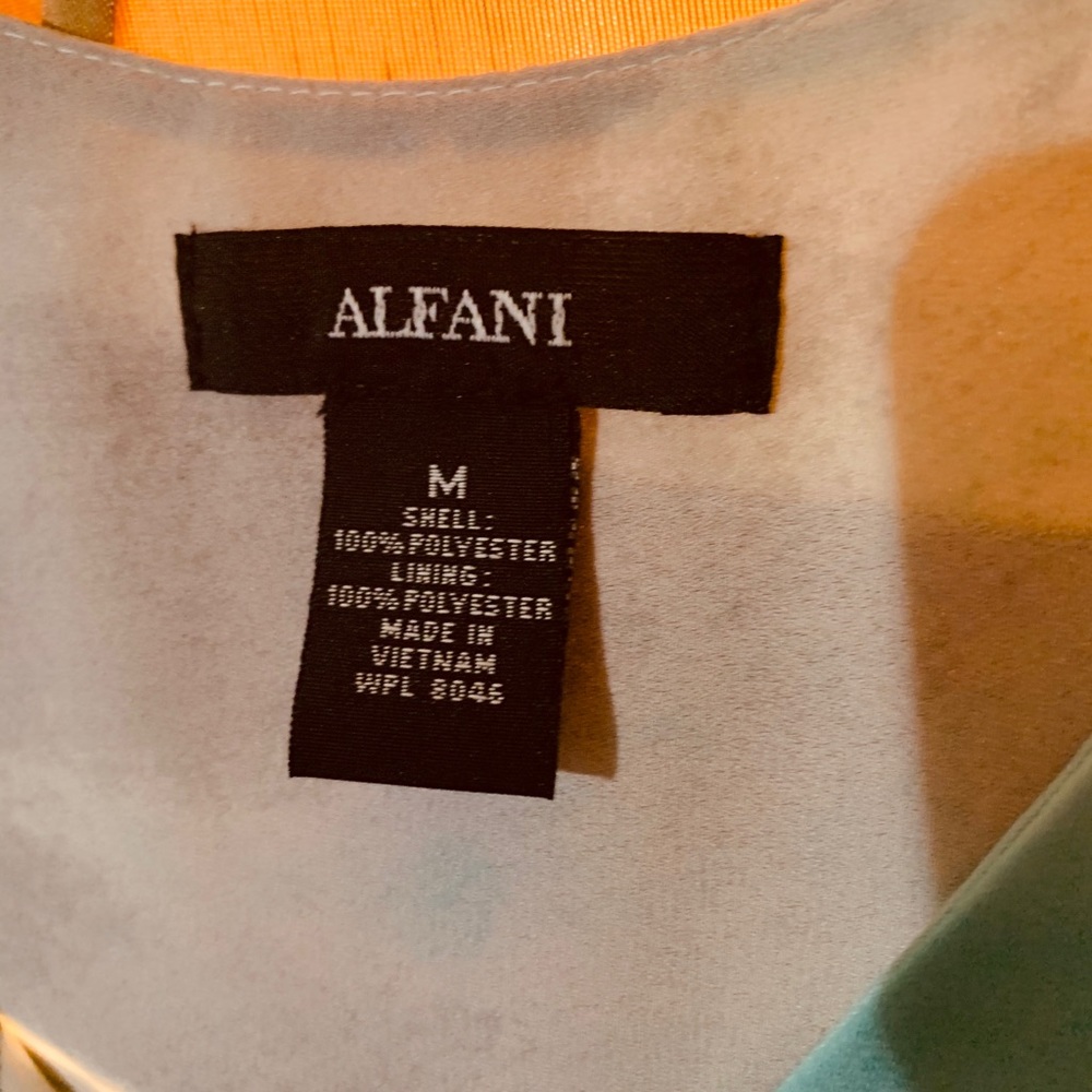 Blouse - Picture 2 of 3